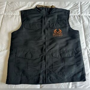 Pre loved Men’s RealTree Fishing Vest Sz Medium